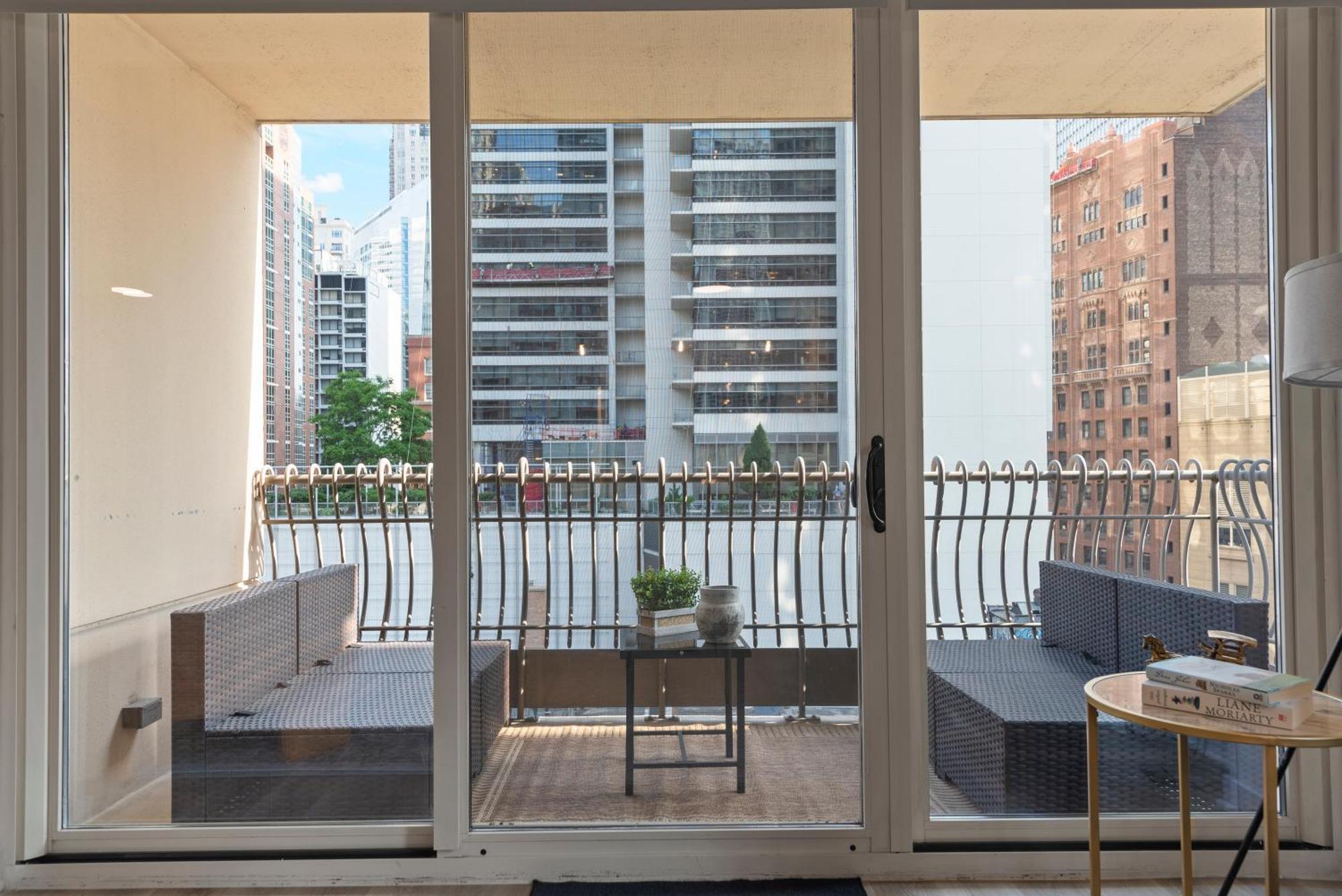 The Bernardin Gold Coast Luxury Apartments Near Magnificent Mile シカゴ エクステリア 写真