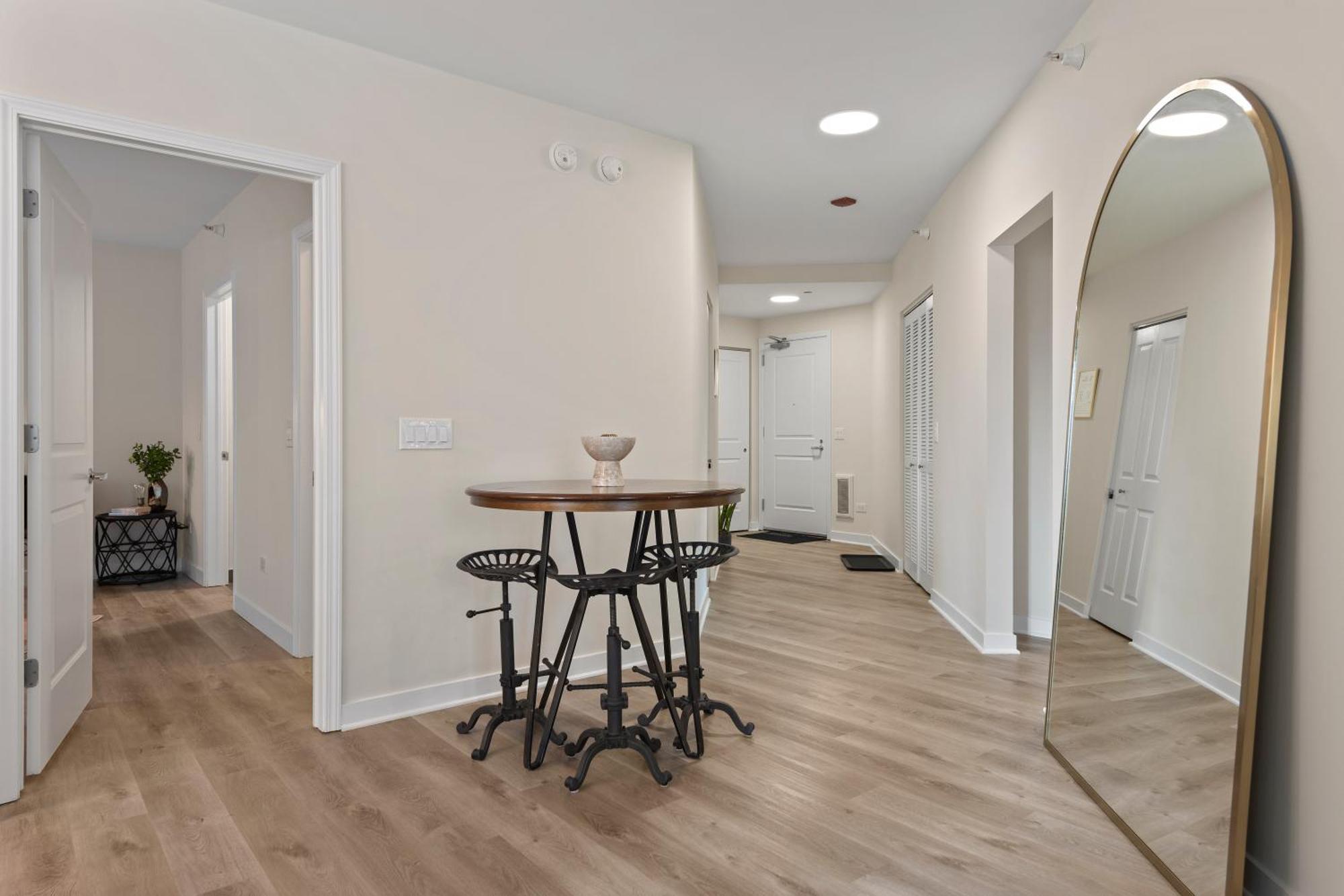 The Bernardin Gold Coast Luxury Apartments Near Magnificent Mile シカゴ エクステリア 写真
