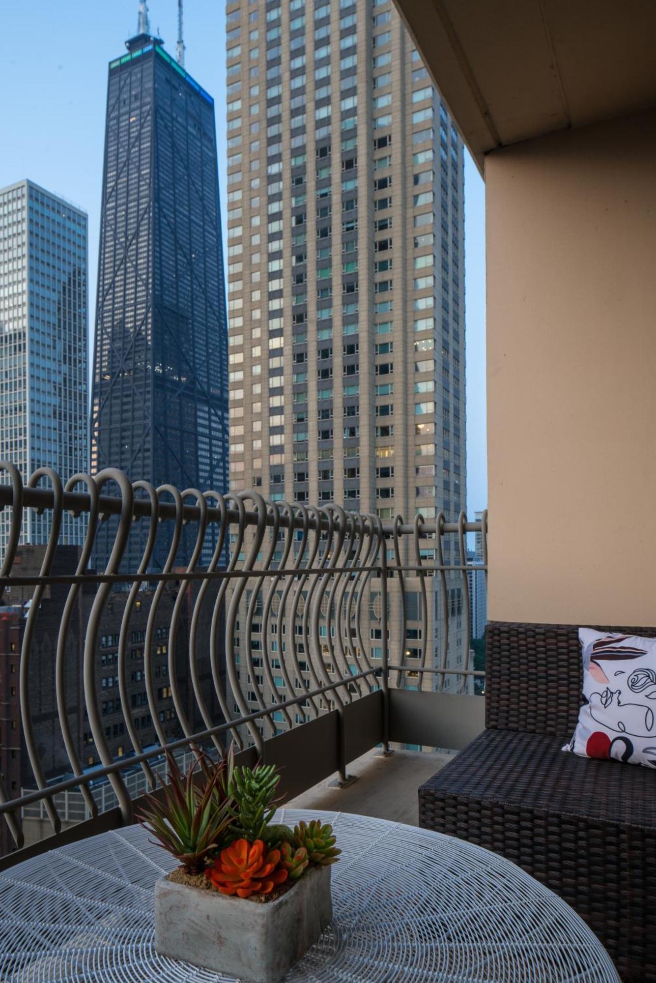 The Bernardin Gold Coast Luxury Apartments Near Magnificent Mile シカゴ エクステリア 写真